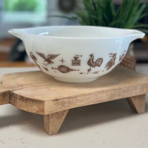 Vintage Pyrex #443 Cinderella mixing bowl